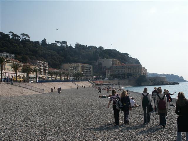 Blick auf eine Gasse von Nizza